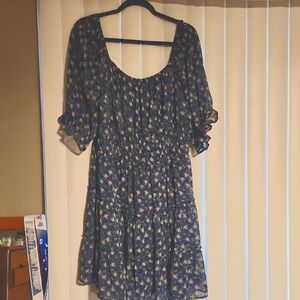 Steel Blue dress With Pretty Floral Pattern. SIZE 2x